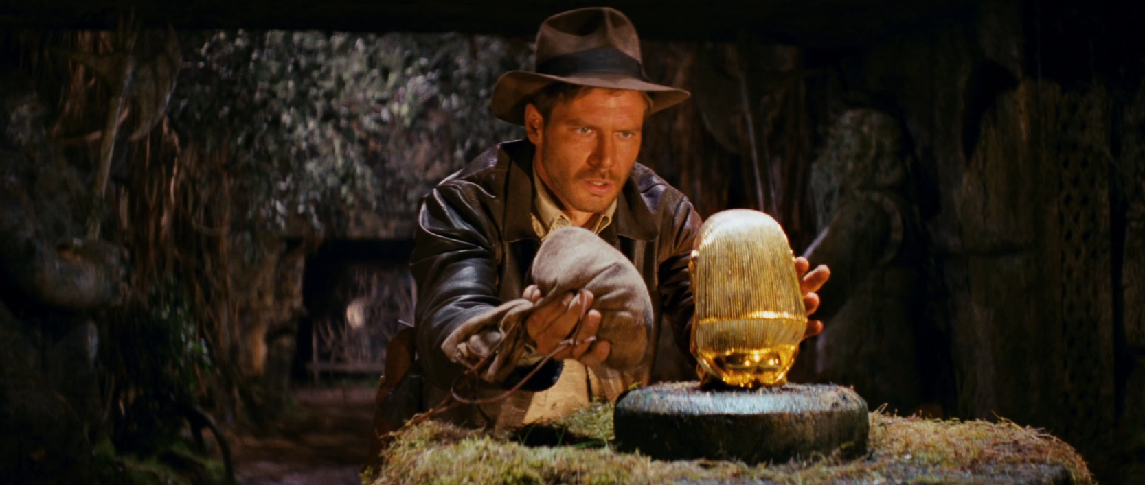 Indiana Jones and the Raiders of the Lost Ark - Golden idol on a pedestal